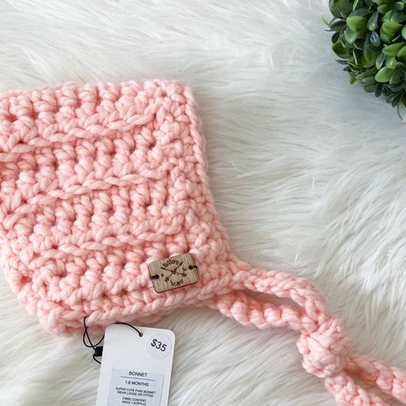 0-6 Months Crochet Pixie Bonnet, Snow Peach Chunky Bonnet, baby Handmade bonnet - Picture 3 of 6